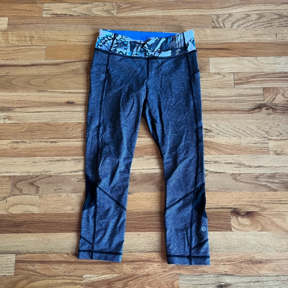 LULULEMON Pace Rival Crop Floral Blue Waistband 6